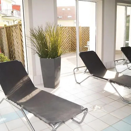 Grosse Mit 2 Slz, Terrasse, Haffblick Рерик